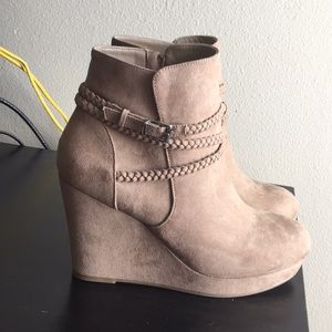 Just Fab tan wedge booties